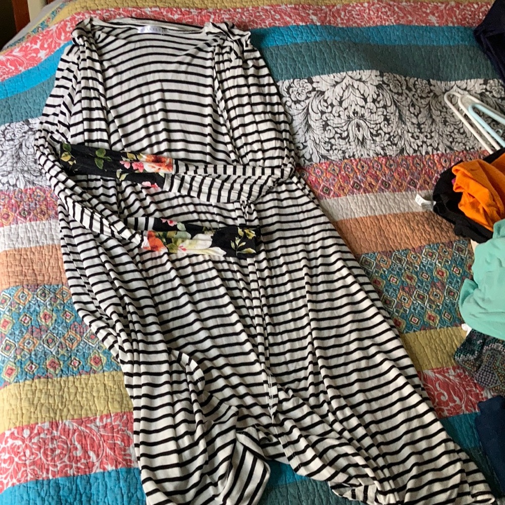 Long soft striped cardigan with flower detail